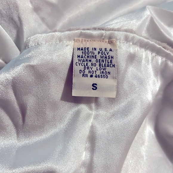 Gorgeous white satin lined robe - Picture 5 of 8